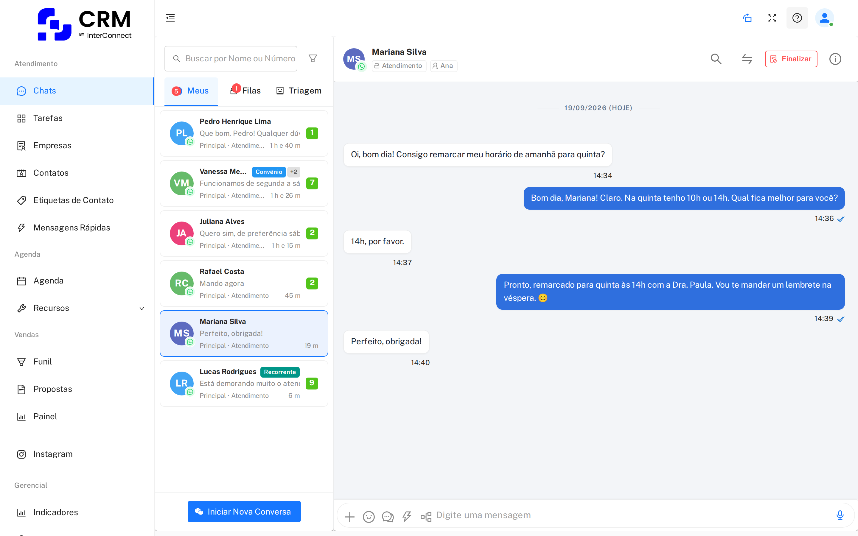 Caixa de entrada do InterConnect CRM com uma conversa de WhatsApp.